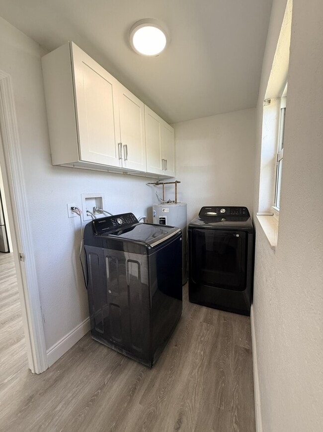 Building Photo - 442 SW 14th Ct