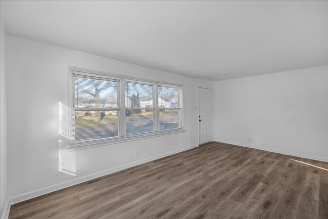 Building Photo - 1324 Odessa Dr