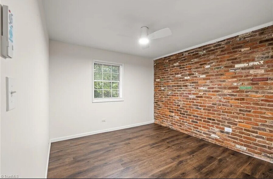 Building Photo - 372 S Cherry St