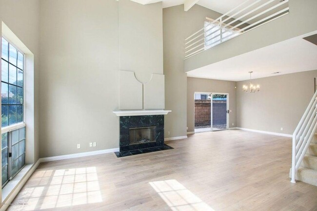 Building Photo - Spacious renovated townhouse in Arcadia fo...