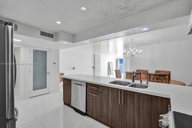 Building Photo - 6450 Collins Ave
