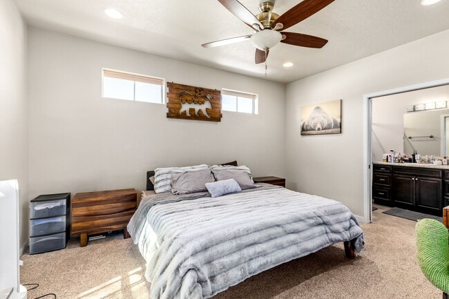 Building Photo - Beautiful & centrally located Whitefish Home