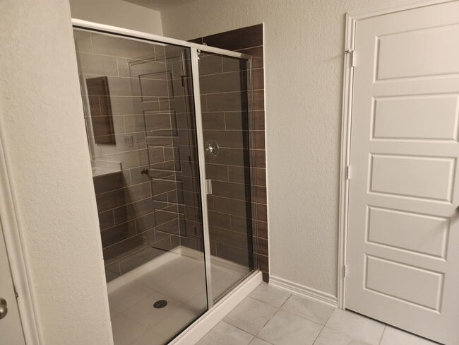 Building Photo - Spacious 4BR House in Converse