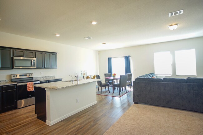 Building Photo - 12633 Henry Clay Dr