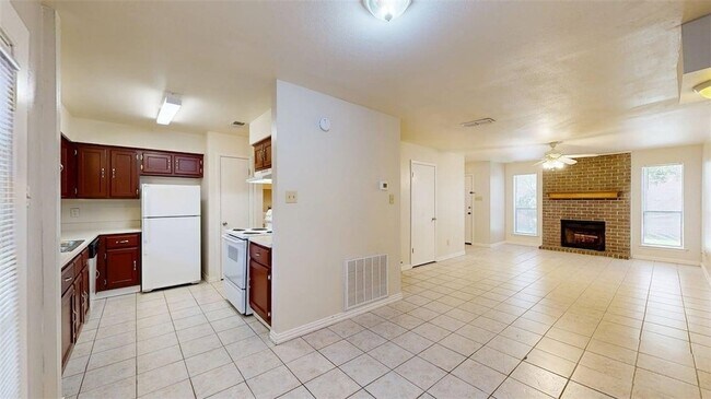 Building Photo - 1904 Dartmouth St