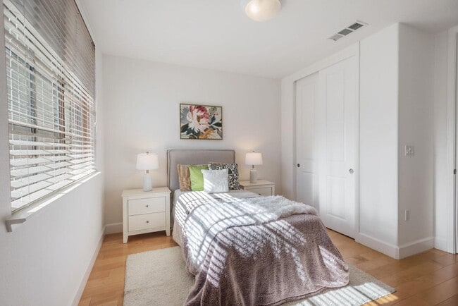 Building Photo - 5 Artisan Way