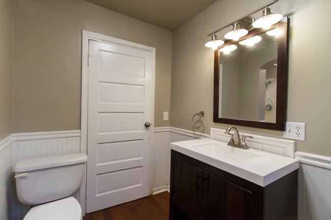 Building Photo - Cute St Johns Home with Updated Kitchen, F...
