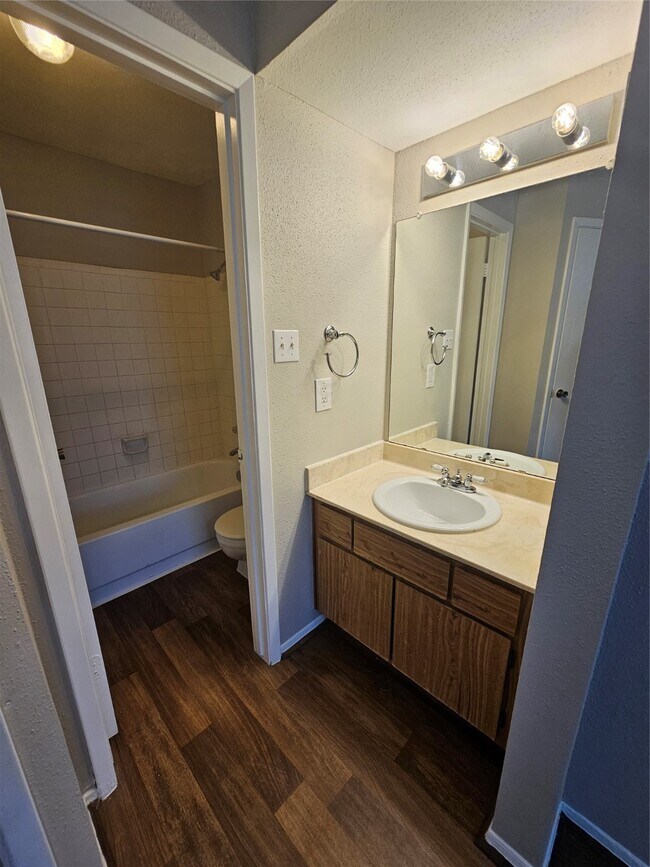 Building Photo - 18800 Egret Bay Blvd