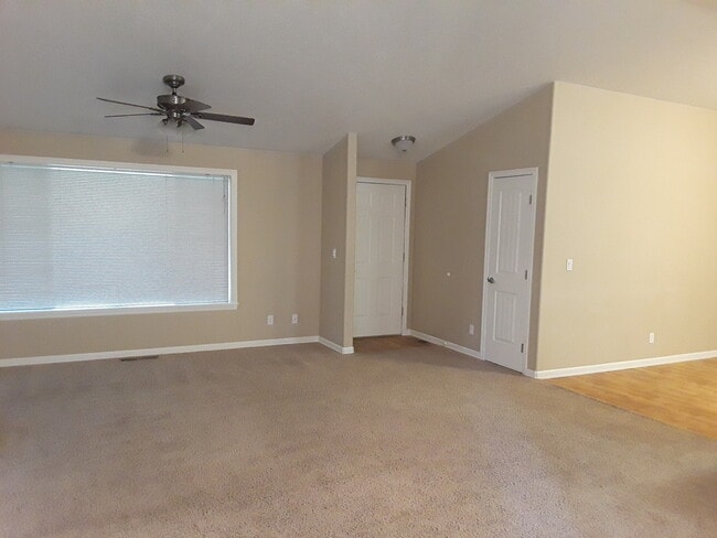 Building Photo - Darling house between Sunriver & LaPine