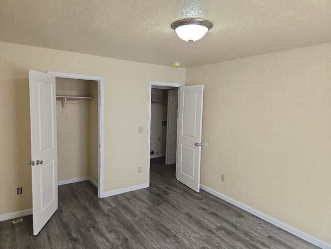 Building Photo - Pet-friendly 3-bedroom Eureka home