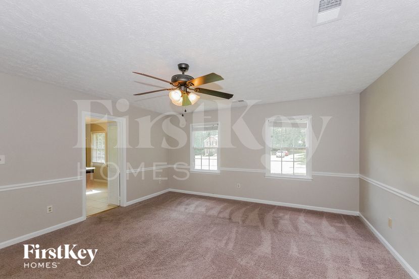 Building Photo - 180 Windsor Dr