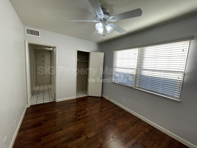 Building Photo - 10818 Blix St