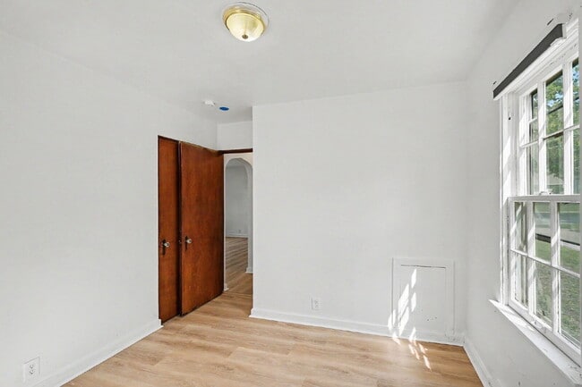 Building Photo - Practical 2 bedroom Rental with Recent Updates $1200/Month