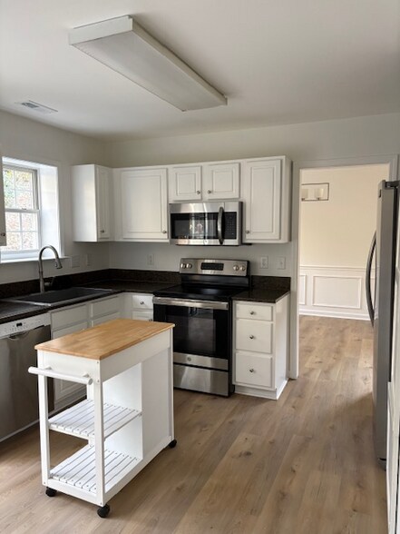 Building Photo - 8 Kilbreth Ave