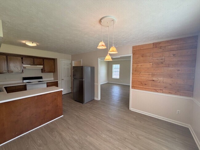 Building Photo - 406 Hazelwood Dr