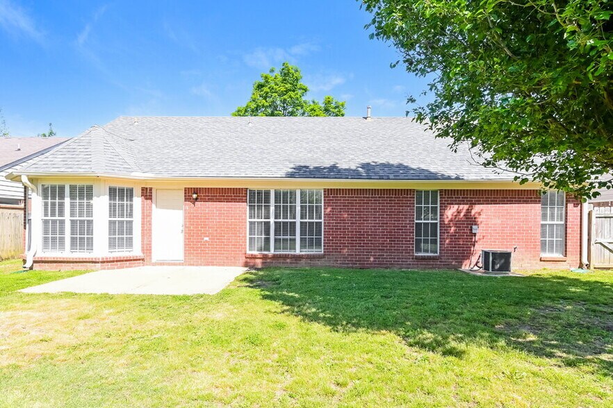 Building Photo - 7892 Jane Ayre Dr