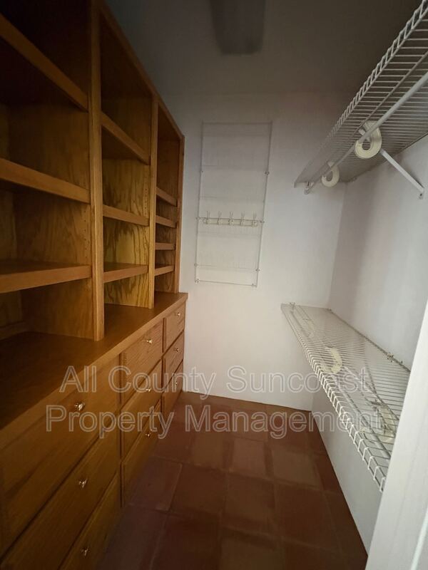 Building Photo - 2600 Lucerne Dr