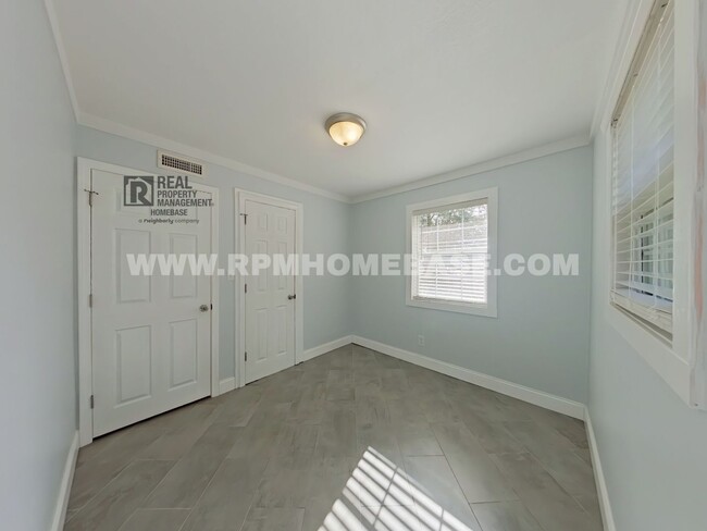 Building Photo - 360 Virtual Tour! 2 bed, 1 bath on large l...