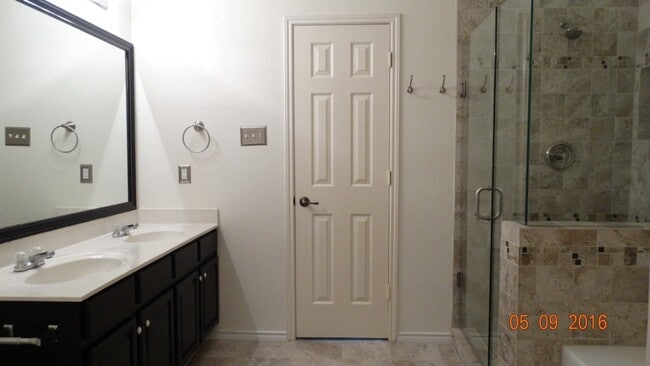 Building Photo - 2681 Calmwater Dr