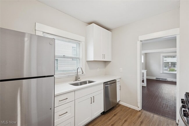 Building Photo - 2302 Saratoga Ave