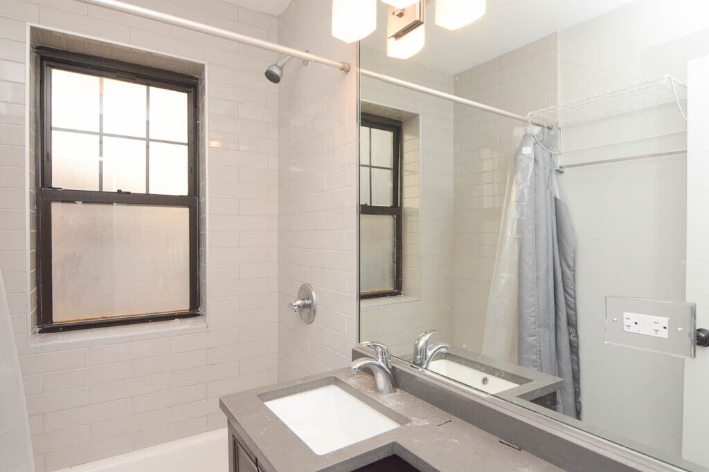 Building Photo - 459 W Belden Ave