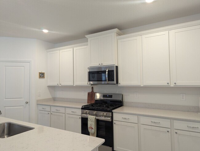 Building Photo - Beautiful newer-construction 4-bedroom, 3-bath home located in Trailhead Landing