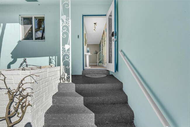 Building Photo - 3450 NE 19th Ave