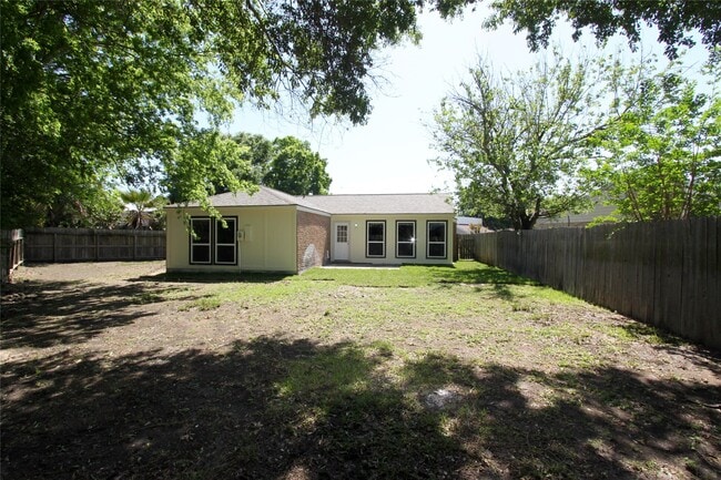 Building Photo - 4330 Regency Villa Dr