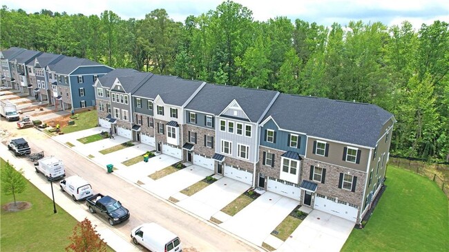 Building Photo - 939 Woods Chapel Rd