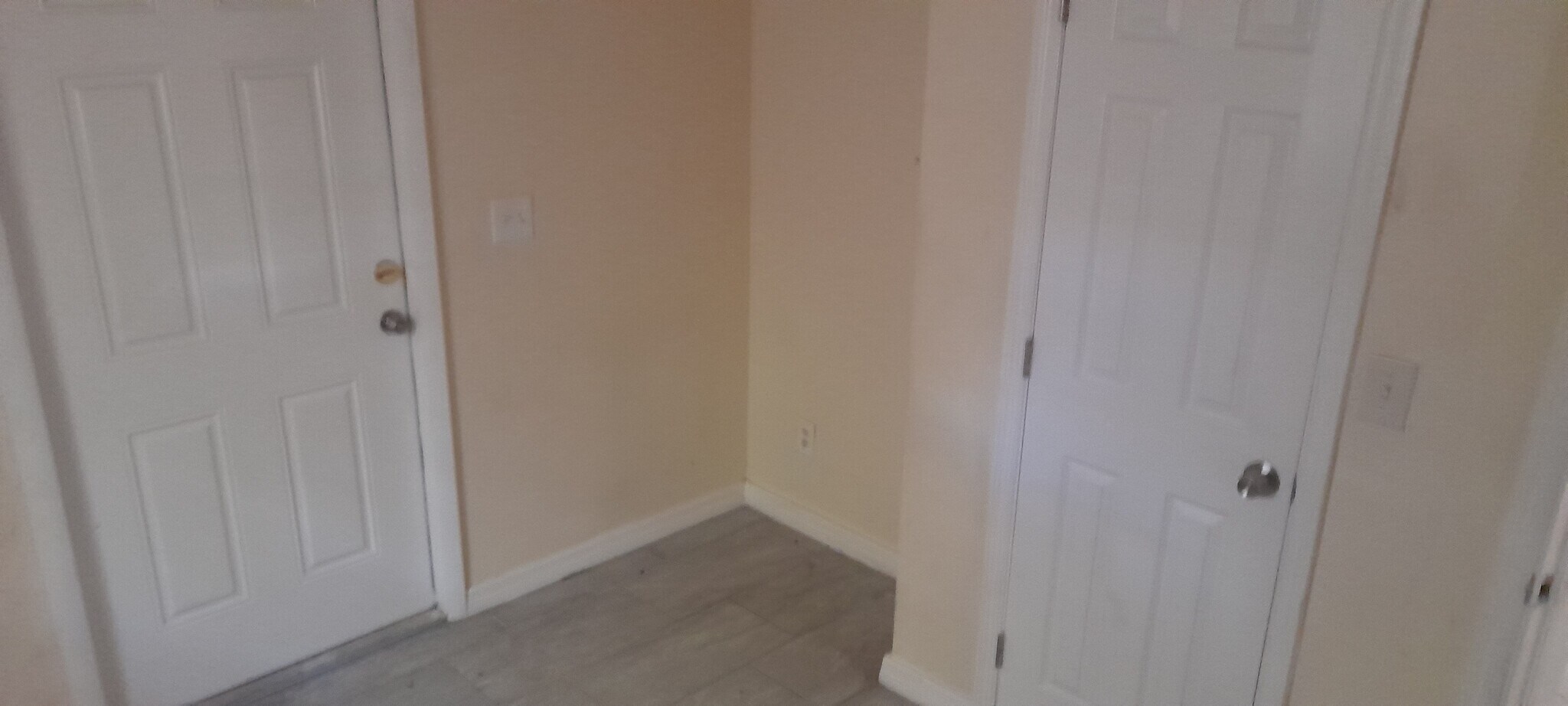 Building Photo - 706 SW 4th Ter