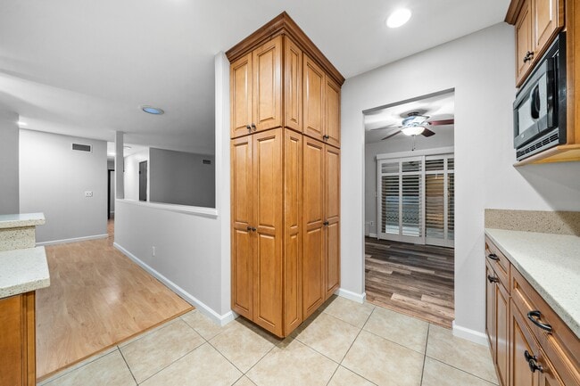 Building Photo - 9816 Costa Lago St