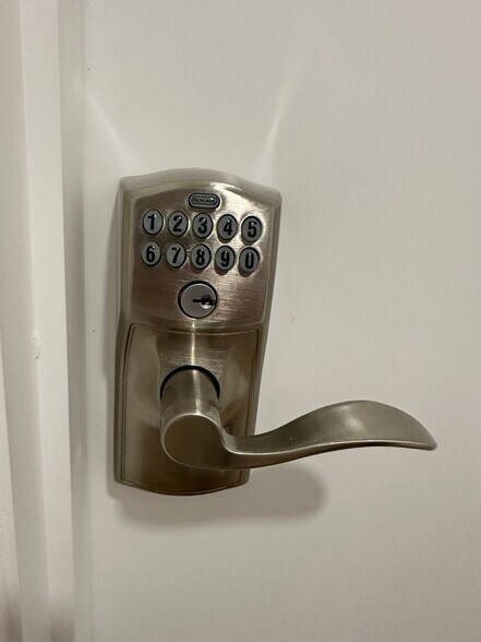 Building Photo - 2412 Columbia St SW