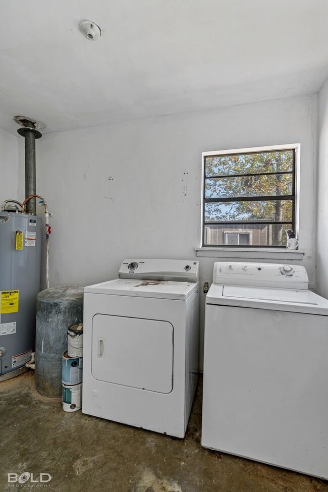 Building Photo - 177 Barbeque Rd