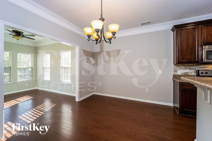 Building Photo - 219 Silk Oak Dr