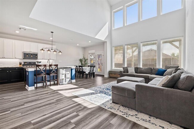 Building Photo - 134 Longmire Cv