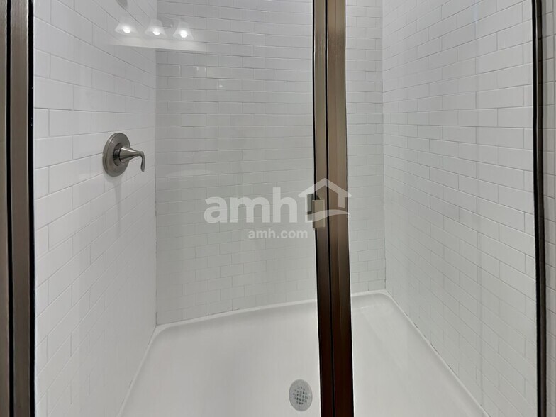 Building Photo - 313 Pine Terrace Dr