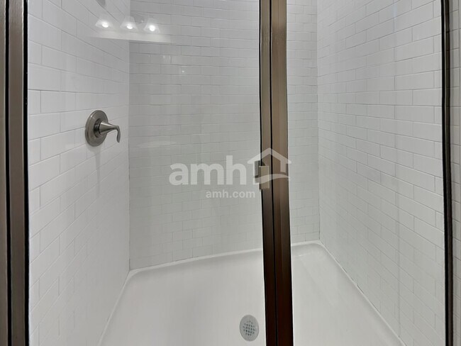 Building Photo - 313 Pine Terrace Dr