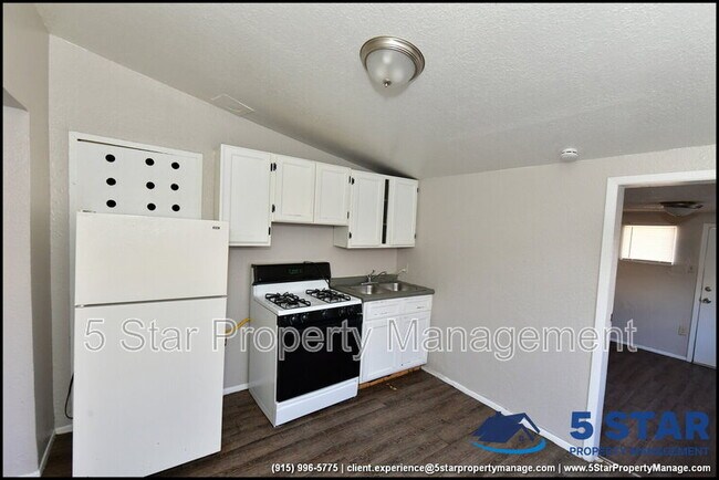 Building Photo - 3519 Douglas Ave