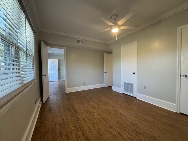 Building Photo - 303 3rd St