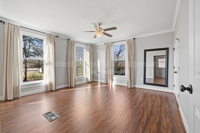 Building Photo - 138 Main St