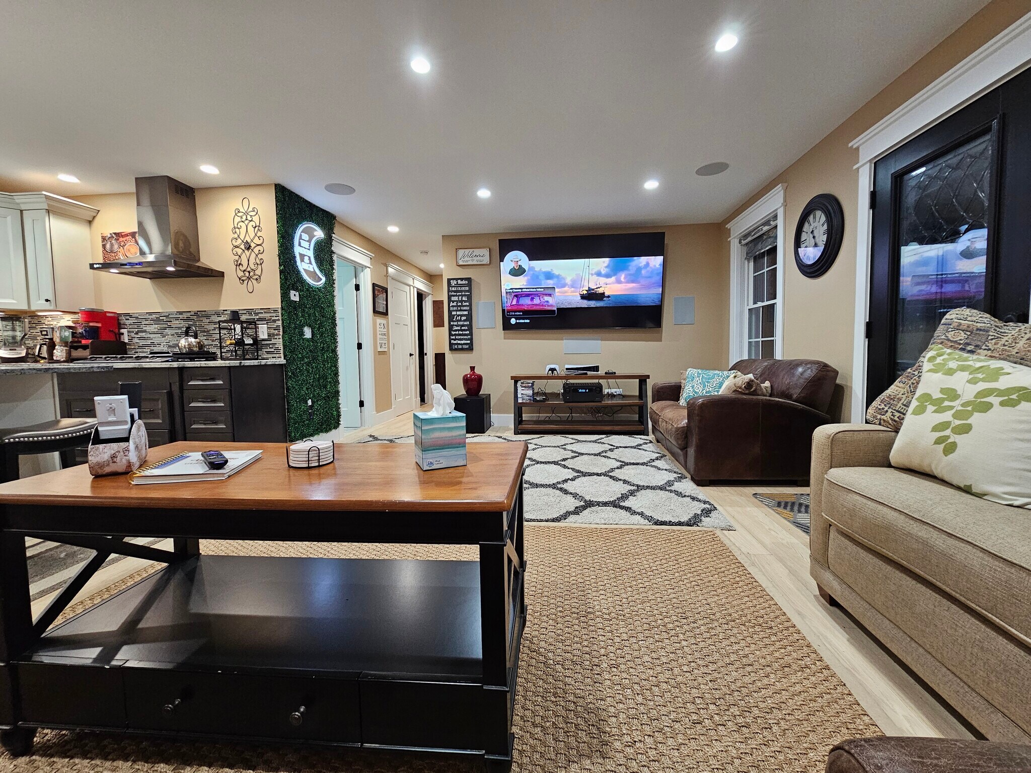 Building Photo - 435 High St