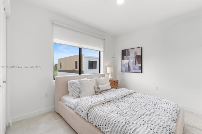 Building Photo - 14530 SW 261st Terrace