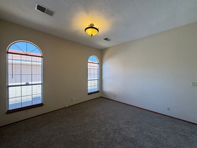 Building Photo - 7281 Spruce Mountain Loop NE