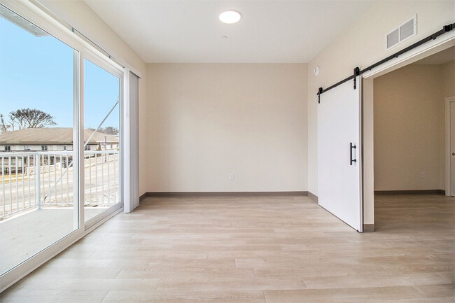Building Photo - Harwood Flats