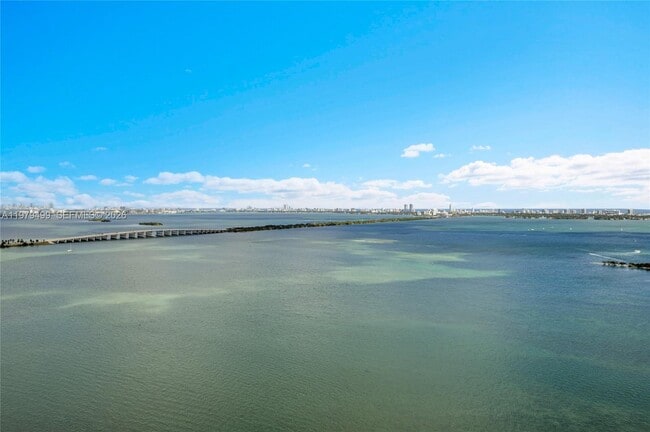 Building Photo - 700 NE 24th St