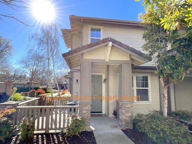 Building Photo - Month to month Rental ! Beautiful & Spacious End Unit Home in Shelbourne at Windemere! Top Rated ...