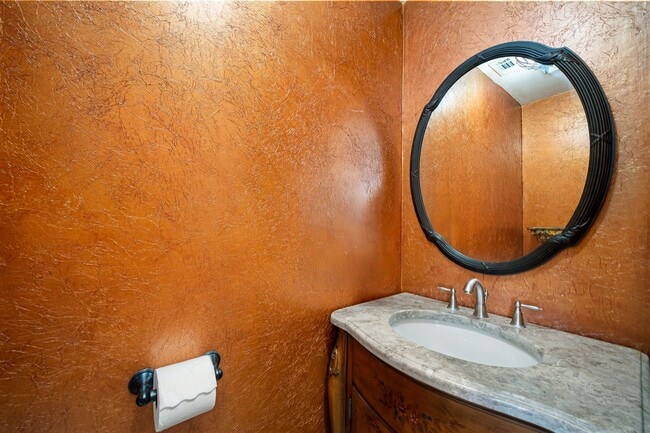 Building Photo - 5007 Cambridge St