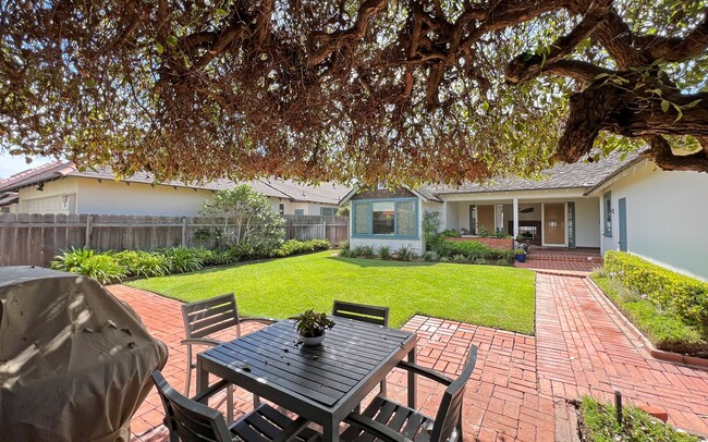 Building Photo - Lovely single story beach home with Ocean ...