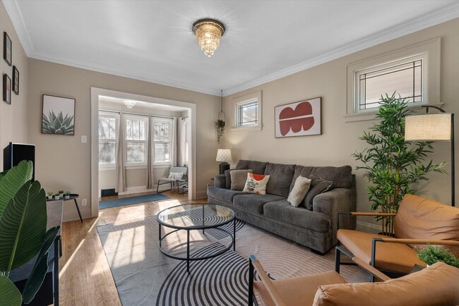 Building Photo - 340 E Clarence St