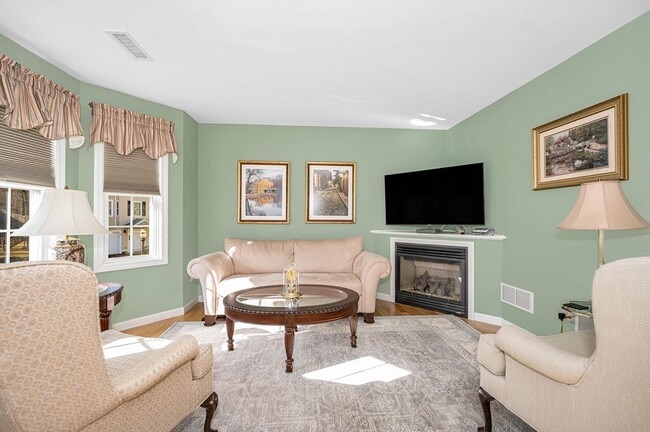 Building Photo - 262 Littleton Rd